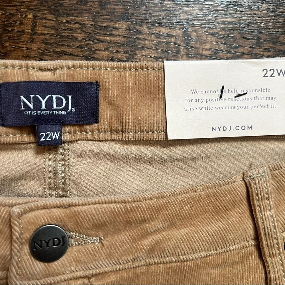 NWT NYDJ wide leg corduroy pants in sand dune size 22W
